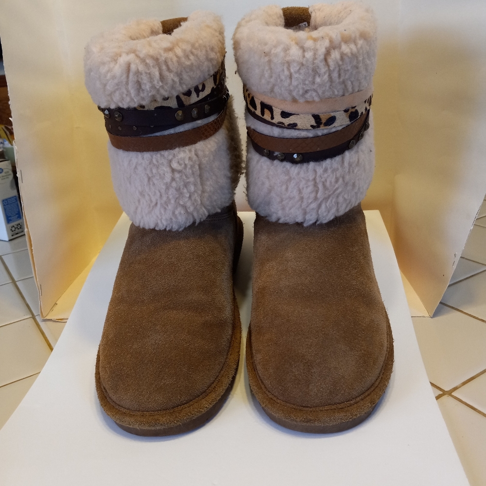 BEARPAW Boots SZ 9